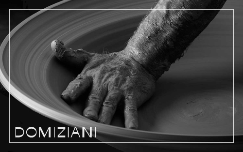 Kolekcja ręcznie zdobionych umywalek, blatów, luster i akcesoriów włoskiej marki Domiziani